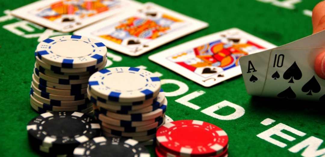 Poker là trò chơi được yêu thích tại Oriental Pearl Casino